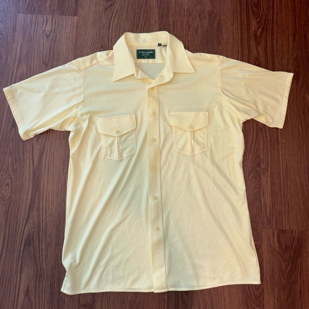 Vintage Van Heusen Men's Cream Short Sleeve Shirt